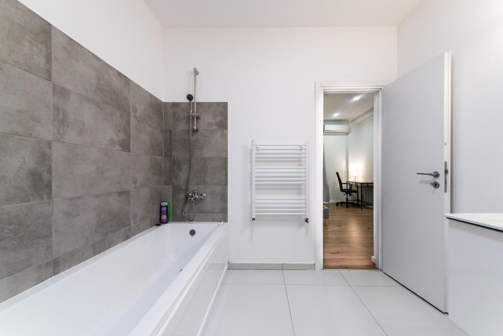 Ultracentral Spacious Apartment 4Br Bukarest Eksteriør billede